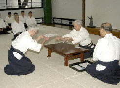 Cérémonie au Hombu Dojo